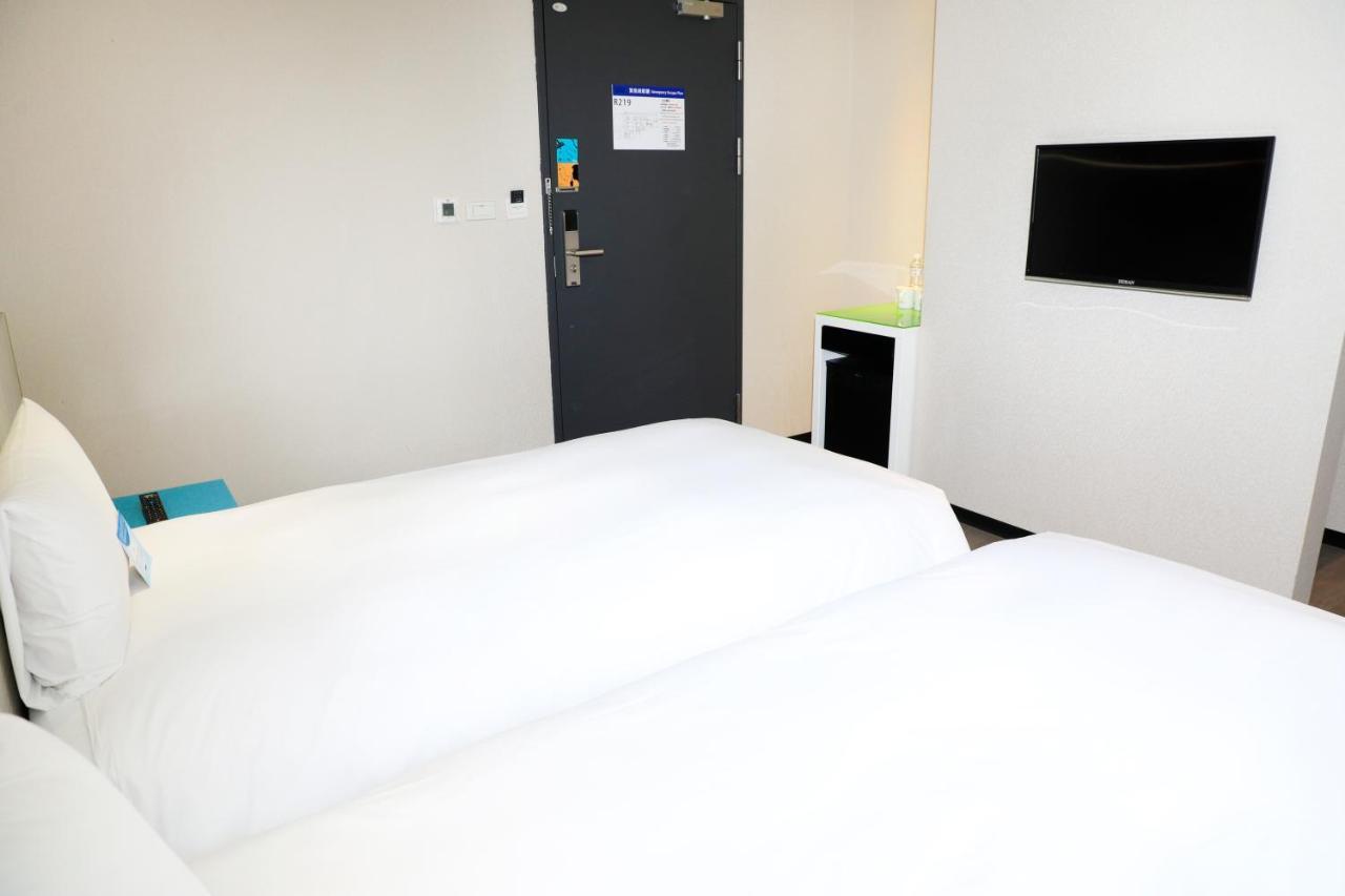 Wholesome Hotel Taipei Exteriör bild