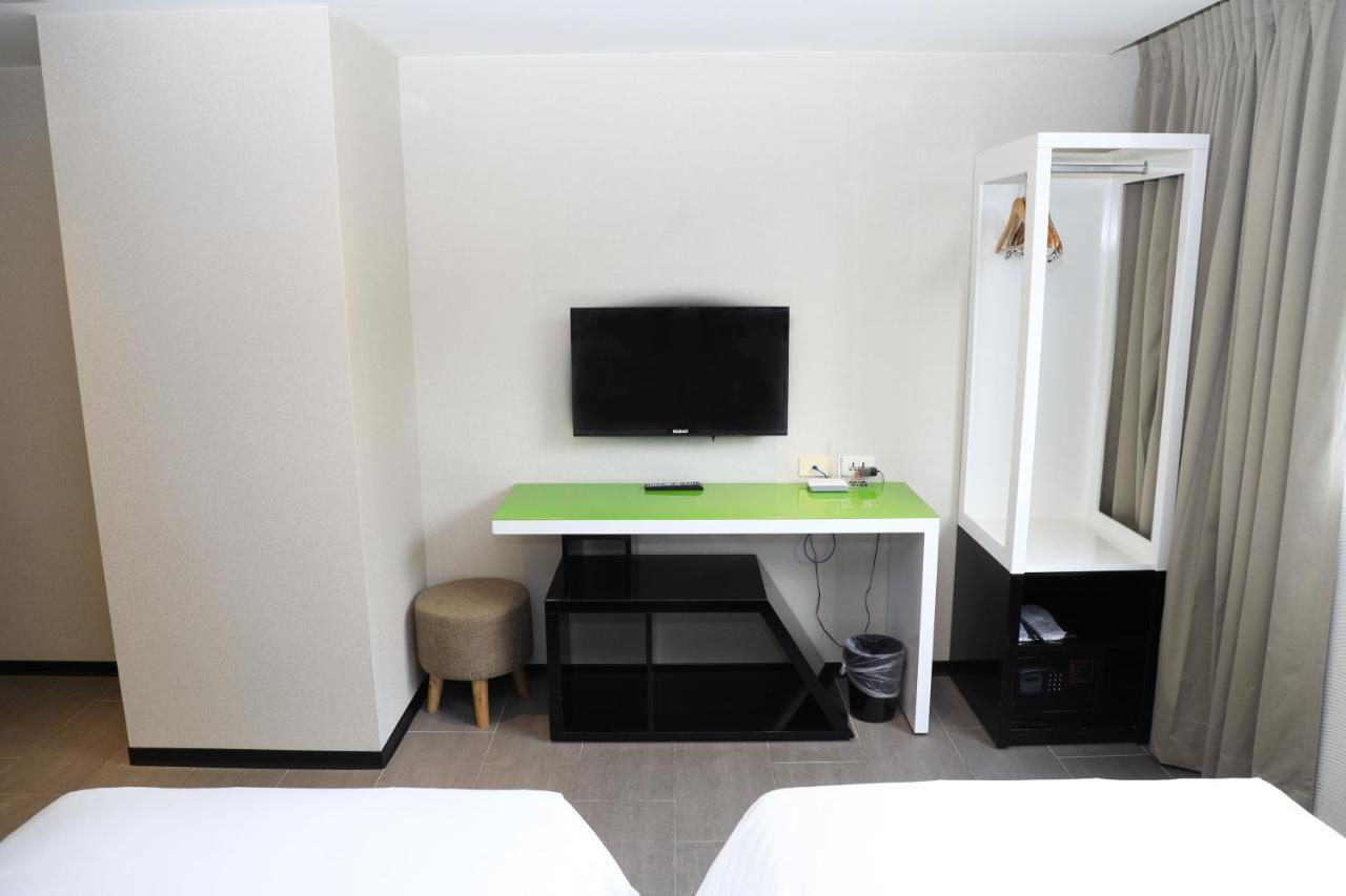 Wholesome Hotel Taipei Exteriör bild